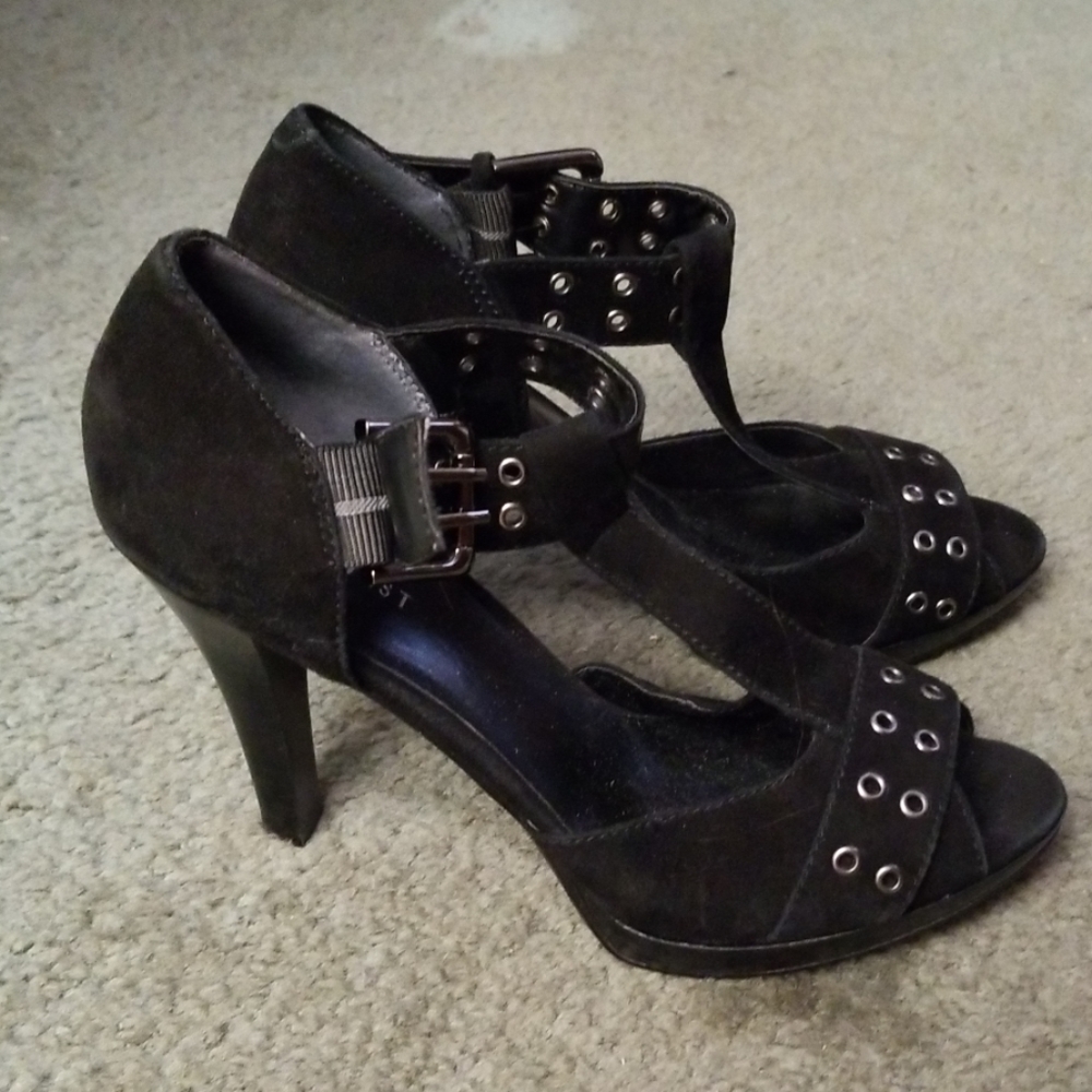 Nine west suede heels